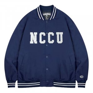 【少量現貨，售完不補】NCCU輕薄美式棒球外套_靜謐藍