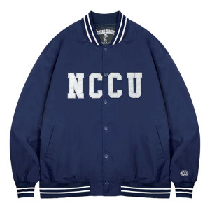 【少量現貨，售完不補】NCCU輕薄美式棒球外套_靜謐藍