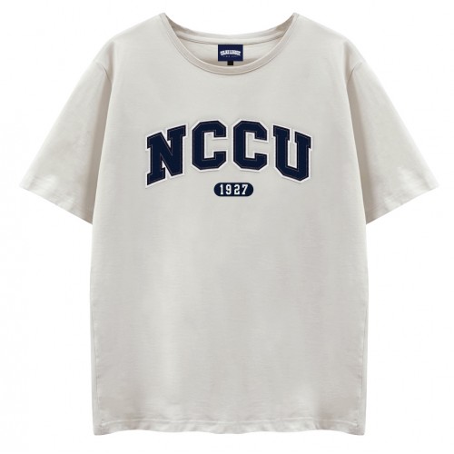 【少量現貨,售完不補】NCCU立體電繡寬版短T_米灰 【少量現貨,售完不補】NCCU立體電繡寬版短T_米灰