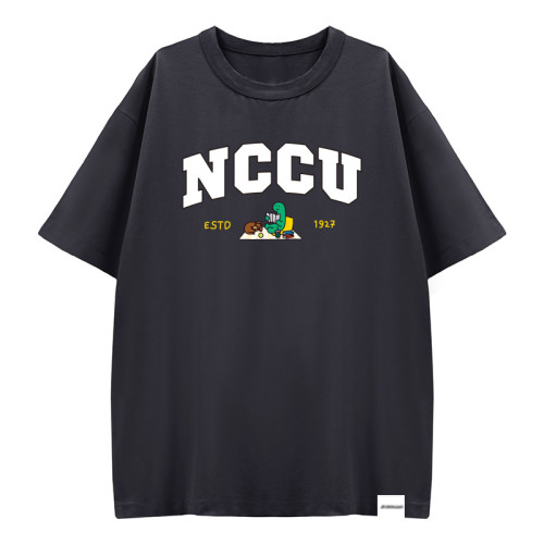 【社博擺攤現場限定3天,10/12陸續出貨】NCCU遇見JOGUMAN寬版純棉短T_石墨灰 【社博擺攤現場限定3天,10/12陸續出貨】NCCU遇見JOGUMAN寬版純棉短T_石墨灰