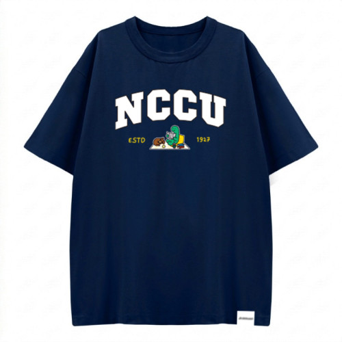 【校友中心獨賣限定，預購至10/5，11/4陸續出貨】NCCU遇見JOGUMAN寬版純棉短T_學院藍